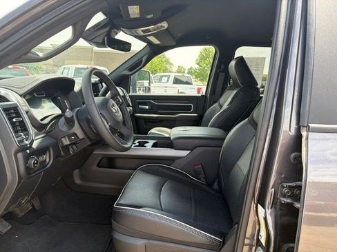 Used 2025 RAM 2500 Laramie AWD/4WD image 18
