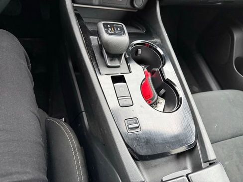 Used 2023 Nissan Rogue S image 16