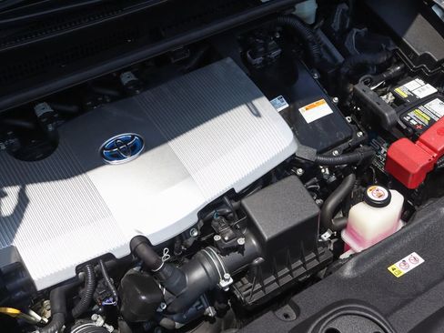 Used 2020 Toyota Prius LE FWD image 14