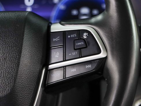 Used 2024 Toyota Highlander Limited FWD image 14