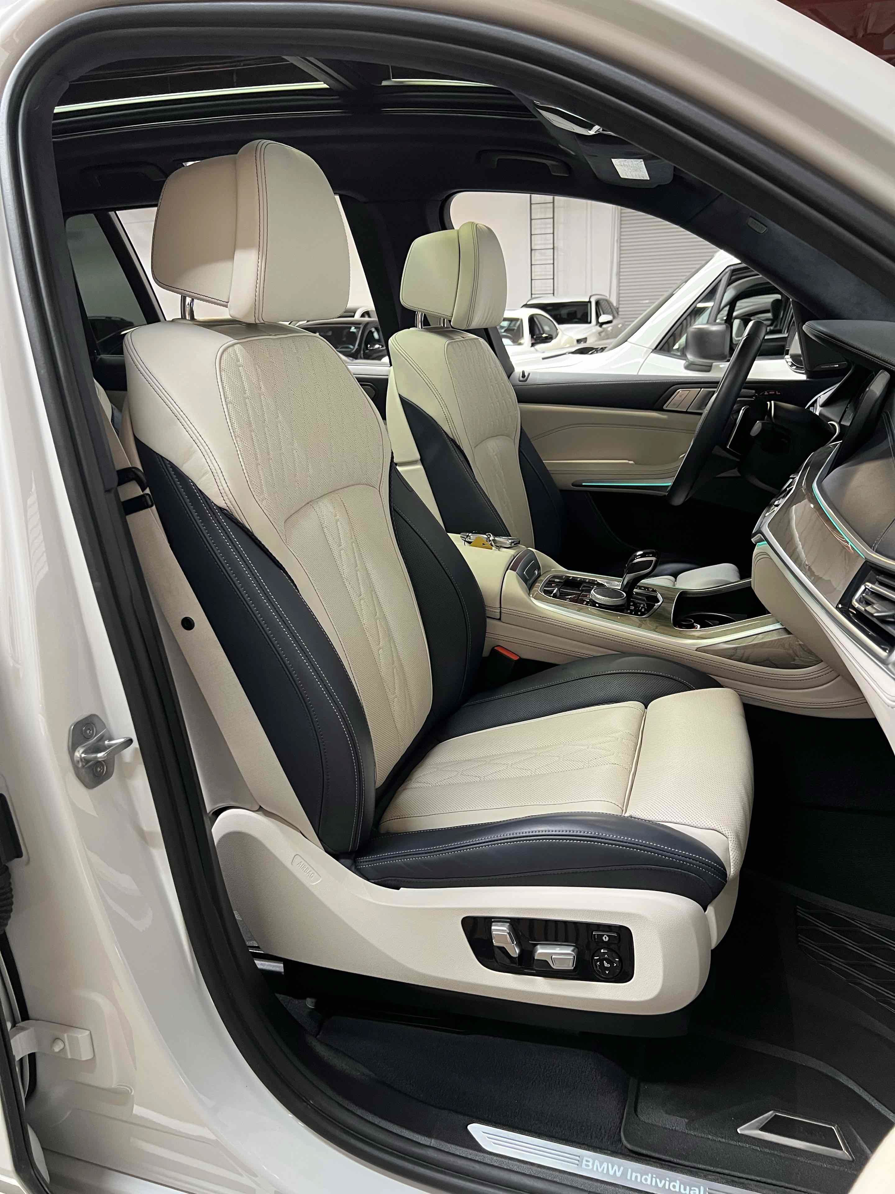 Used 2020 BMW X7 xDrive40i w/ Premium Package AWD/4WD image 43