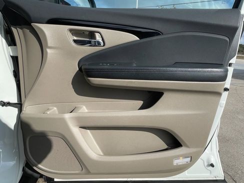 Used 2016 Honda Pilot Touring image 38
