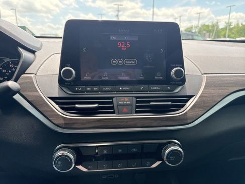 Used 2025 Nissan Altima 2.5 SV FWD image 16