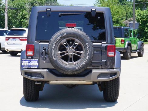 Used 2017 Jeep Wrangler Unlimited Sahara AWD/4WD image 4