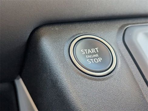 Used 2025 Land Rover Defender 90 S image 21