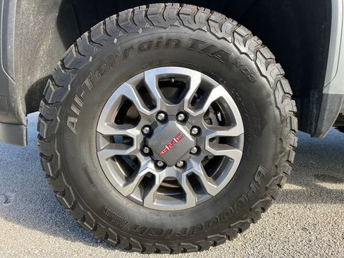 Used 2025 GMC Sierra 2500 SLT w/ SLT Premium Package image 14