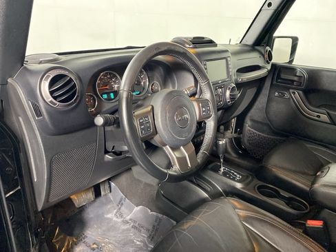 Used 2018 Jeep Wrangler Unlimited Sahara AWD/4WD image 12