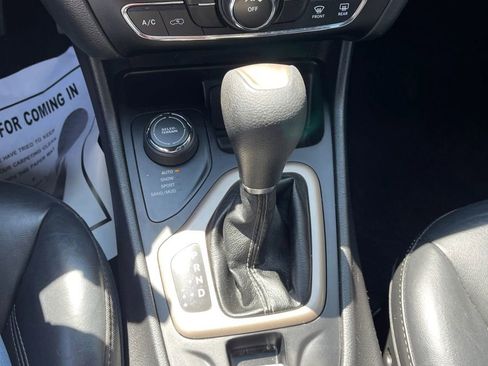 Used 2017 Jeep Cherokee Latitude w/ True North Edition image 12