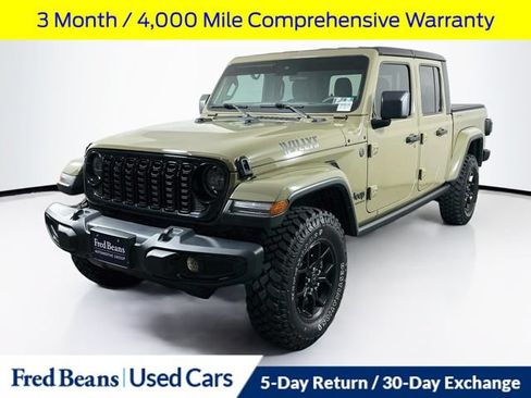 Used 2025 Jeep Gladiator Sport AWD/4WD image 4
