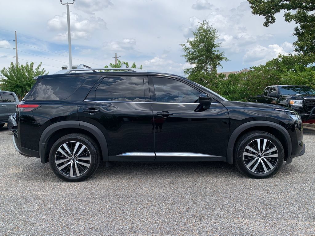 Used 2025 Nissan Pathfinder Platinum AWD/4WD image 2