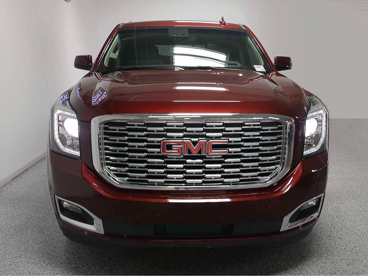 Used 2020 GMC Yukon Denali w/ Denali Premium Package AWD/4WD image 2