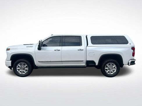 Used 2025 Chevrolet Silverado 2500 High Country w/ Technology Package AWD/4WD image 2