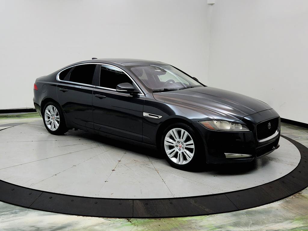 Used 2016 Jaguar XF Premium RWD image 3