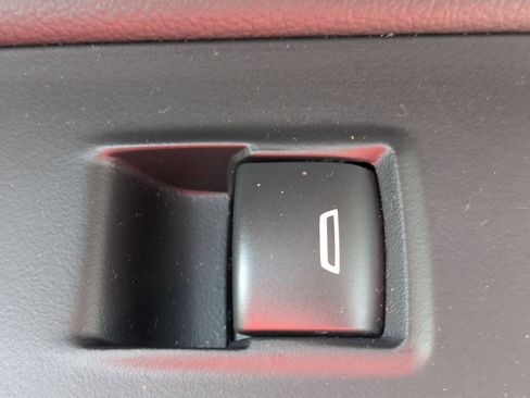 Used 2024 GMC Terrain SLT FWD image 32