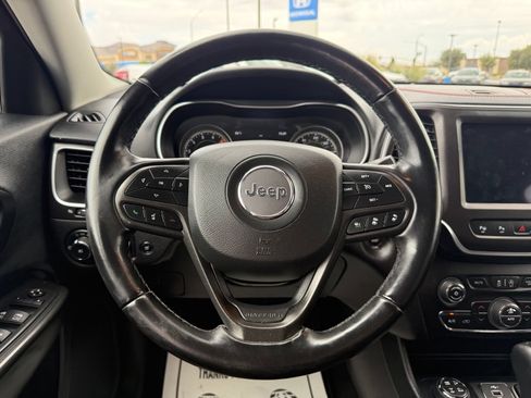 Used 2021 Jeep Cherokee Trailhawk w/ Technology Group AWD/4WD image 17