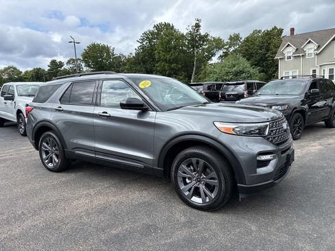Used 2023 Ford Explorer XLT w/ Equipment Group 202A AWD/4WD image 7
