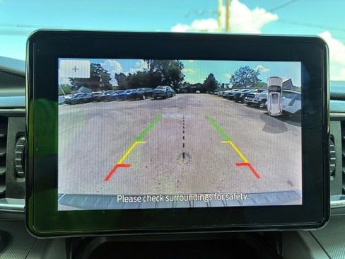 Used 2022 Ford Explorer XLT w/ Equipment Group 202A AWD/4WD image 18