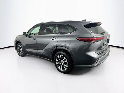 Used 2021 Toyota Highlander XLE FWD image 5