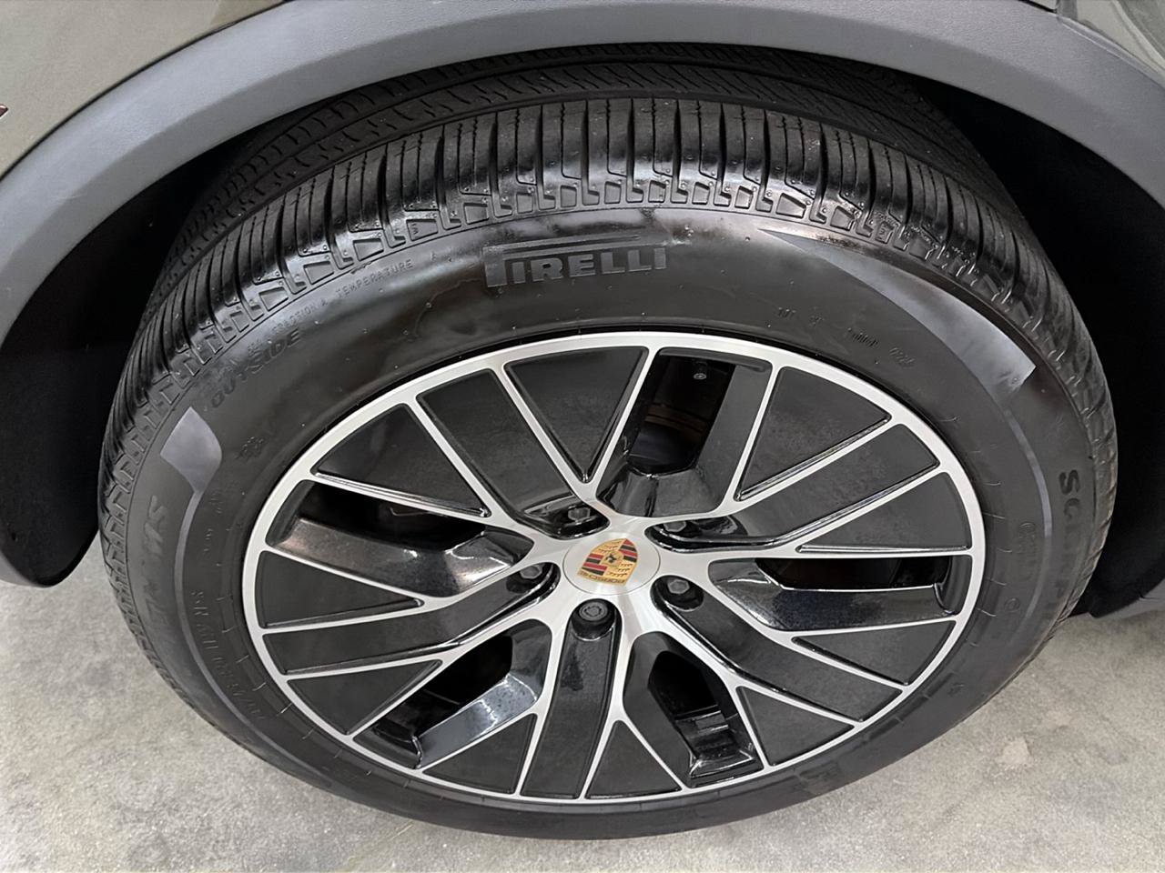 Used 2025 Porsche Macan Electric w/ Premium Package RWD image 29