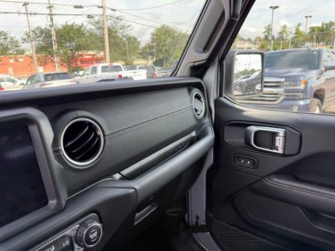 Used 2022 Jeep Wrangler Unlimited Sahara w/ Cold Weather Group AWD/4WD image 24