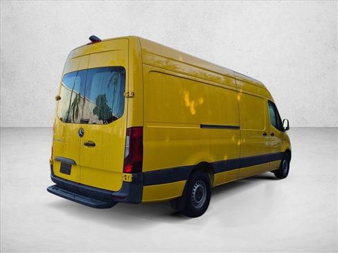 Used 2024 Mercedes-Benz eSprinter 170 Cargo image 5