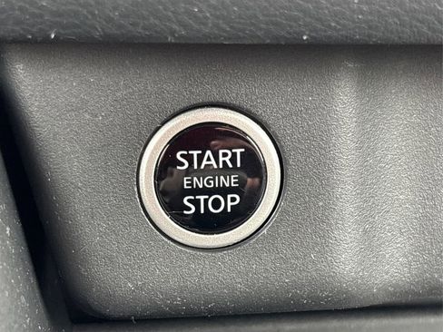 Used 2022 Nissan Rogue SV image 28