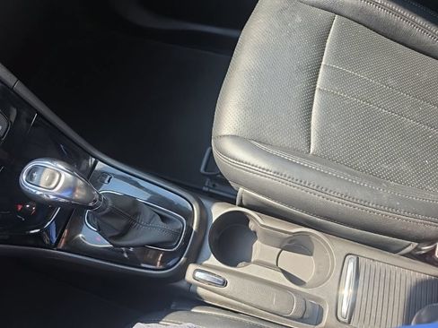Used 2022 Buick Encore Preferred FWD image 25