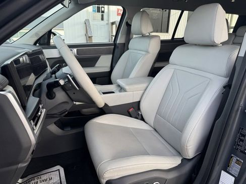 Used 2025 Hyundai Santa Fe SEL image 19