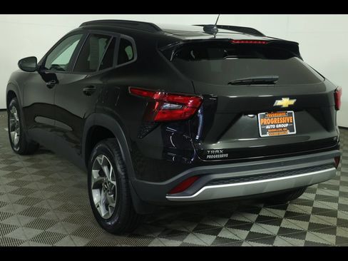 Used 2025 Chevrolet Trax LT w/ Driver Confidence Package FWD image 15