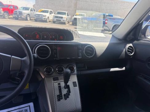 Used 2014 Scion xB FWD image 13