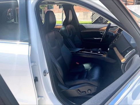 Used 2024 Volvo XC90 B5 Plus AWD/4WD image 10
