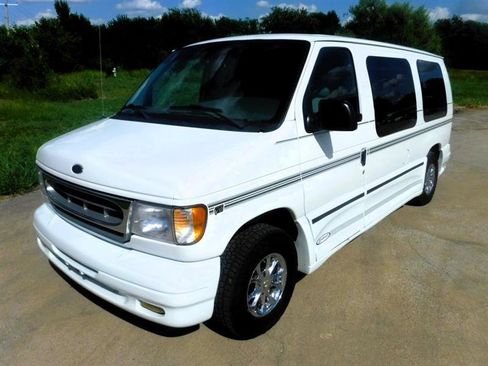 Used 2000 Ford E-150 and Econoline 150 RWD image 3