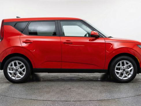 Used 2025 Kia Soul LX w/ LX Technology Package image 11