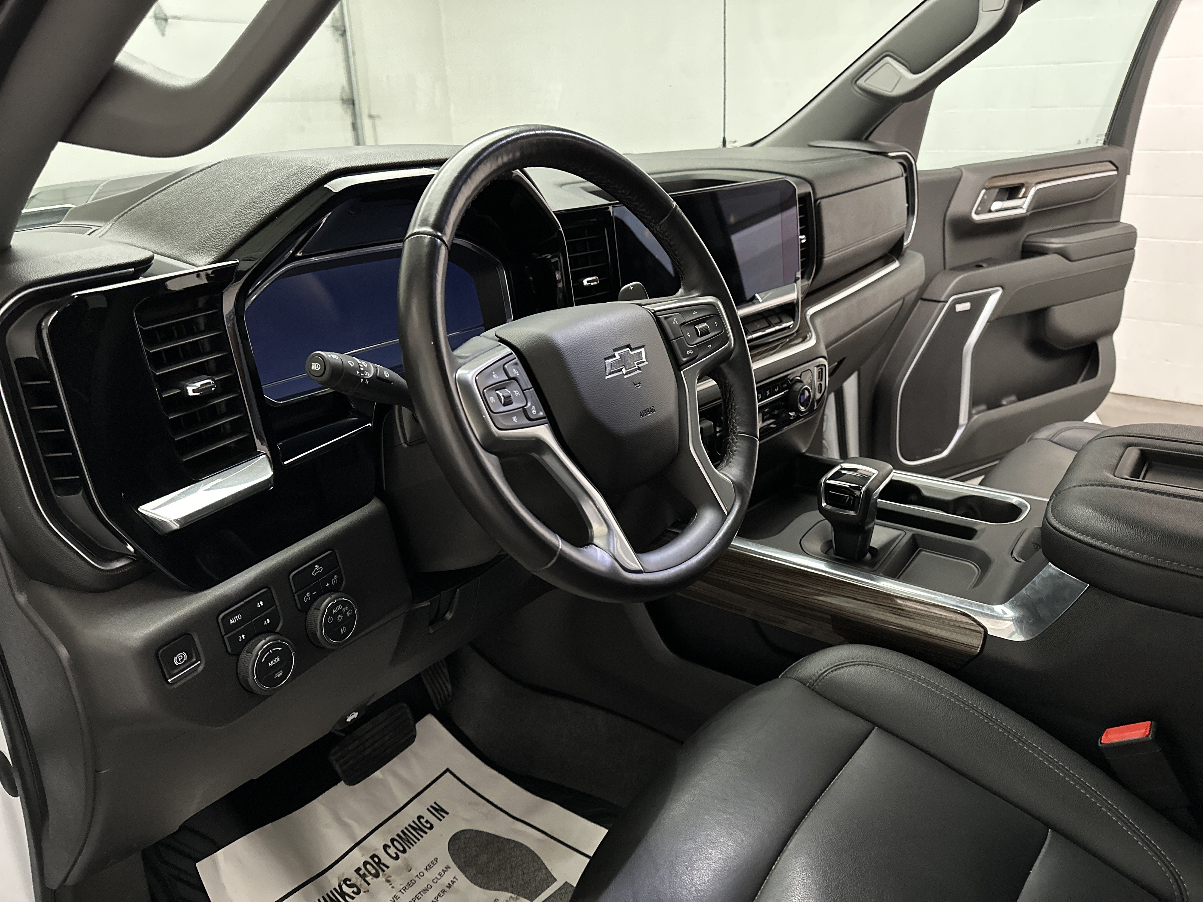 Used 2022 Chevrolet Silverado 1500 LT Trail Boss w/ Convenience Package II AWD/4WD image 16