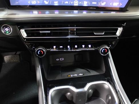 New 2025 Chevrolet Traverse LT w/ Enhanced Driving Package image 27