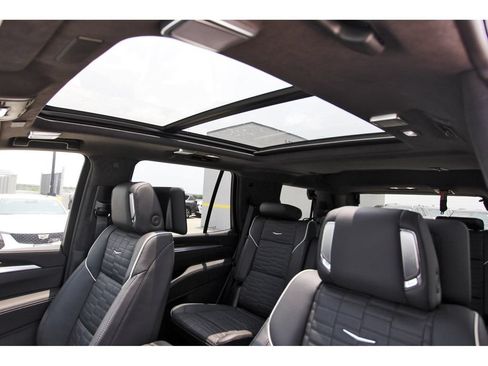 New 2026 Cadillac Escalade Platinum Sport w/ LPO, ONYX Package AWD/4WD image 24