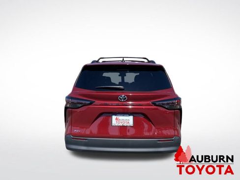 New 2026 Toyota Sienna LE FWD image 9