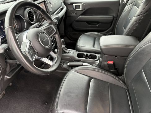 Used 2021 Jeep Gladiator Overland AWD/4WD image 12