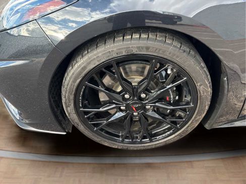 Used 2024 Chevrolet Corvette Stingray Premium Cpe w/ Z51 Performance Package image 16