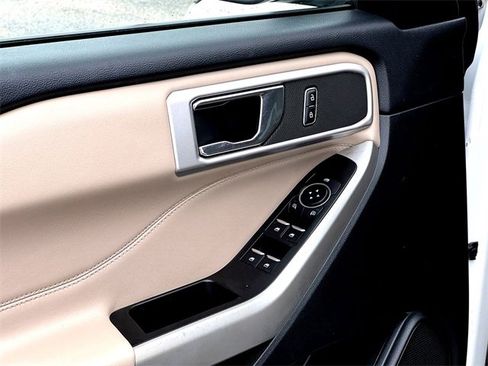 Used 2022 Ford Explorer XLT w/ Equipment Group 202A image 12