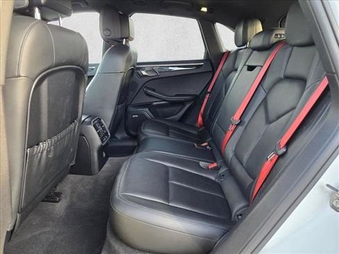Used 2018 Porsche Macan AWD/4WD image 19