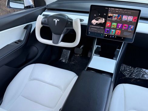 Used 2021 Tesla Model Y Long Range image 41