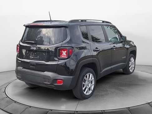 Used 2023 Jeep Renegade Latitude w/ Sun & Fun Group AWD/4WD image 5