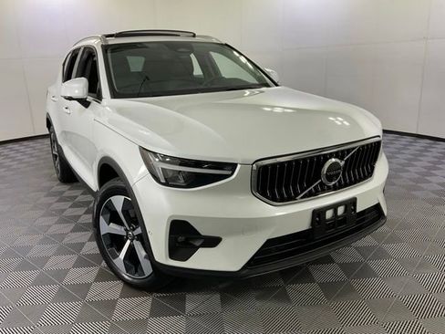 Certified 2024 Volvo XC40 B5 Plus w/ Climate Package image 43
