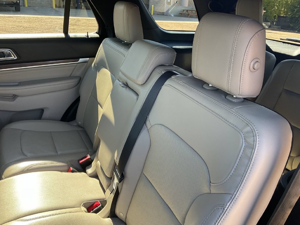 Used 2018 Ford Explorer Limited w/ Equipment Group 301A AWD/4WD image 18