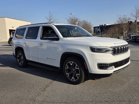 Used 2024 Jeep Wagoneer Series III image 4