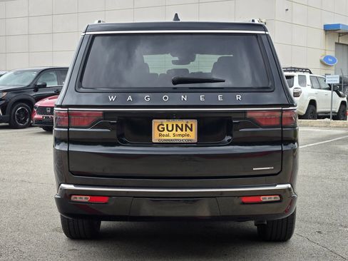 Used 2024 Jeep Wagoneer L Series II RWD image 4