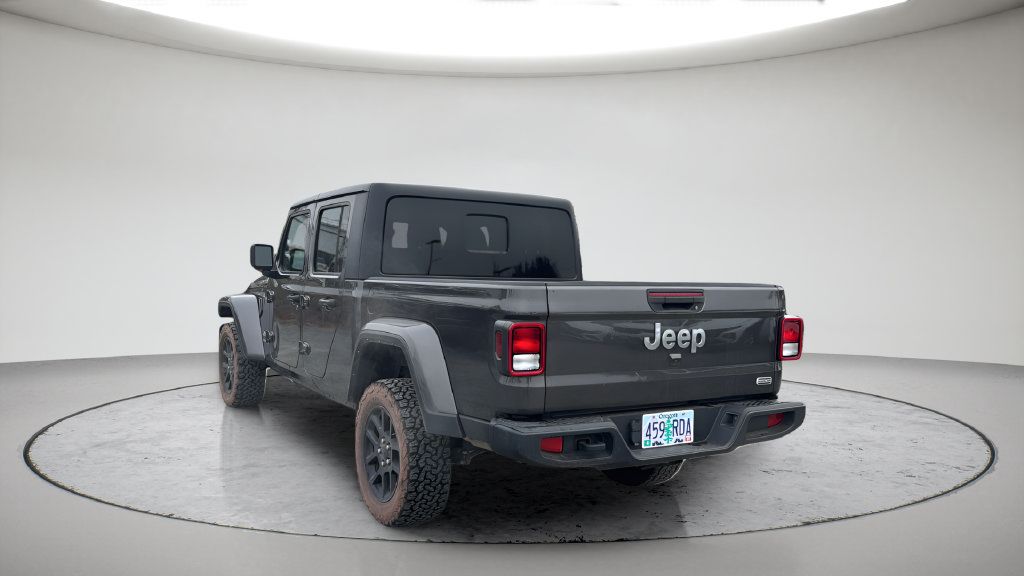 Used 2023 Jeep Gladiator Overland AWD/4WD image 8