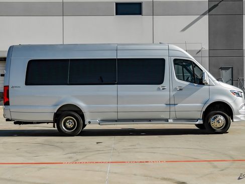Used 2023 Mercedes-Benz Sprinter 3500 w/ Parking Package image 16
