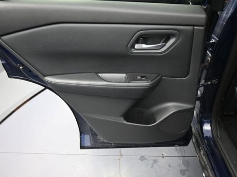 Used 2025 Nissan Rogue SV FWD image 18